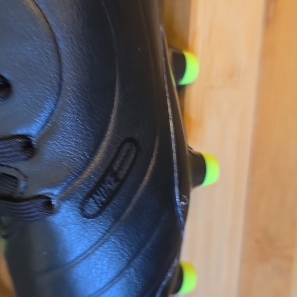 NIKE SPOT SHOES - Picture 7 of 9